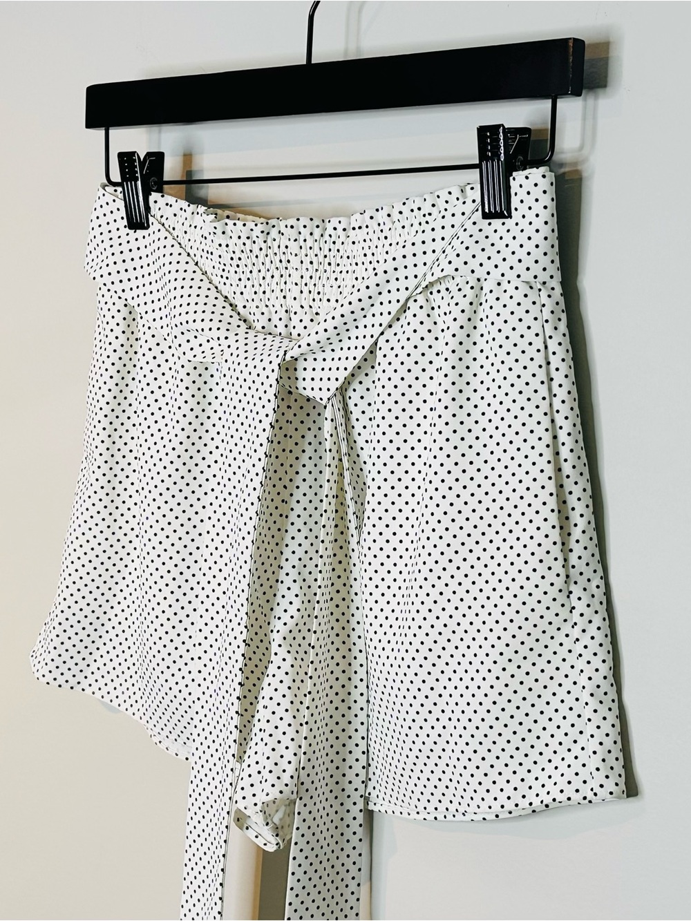 Alice + Olivia Soft White Black Mini Dot High-Waist Tie-Front Shorts NWT - Picture 5 of 15